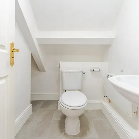 Delightful 3 Bed In Ham Appartement