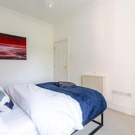 Delightful 3 Bed In Ham